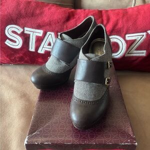 Dexflex Hogan Stylish Women's Brown and Cream Shoes